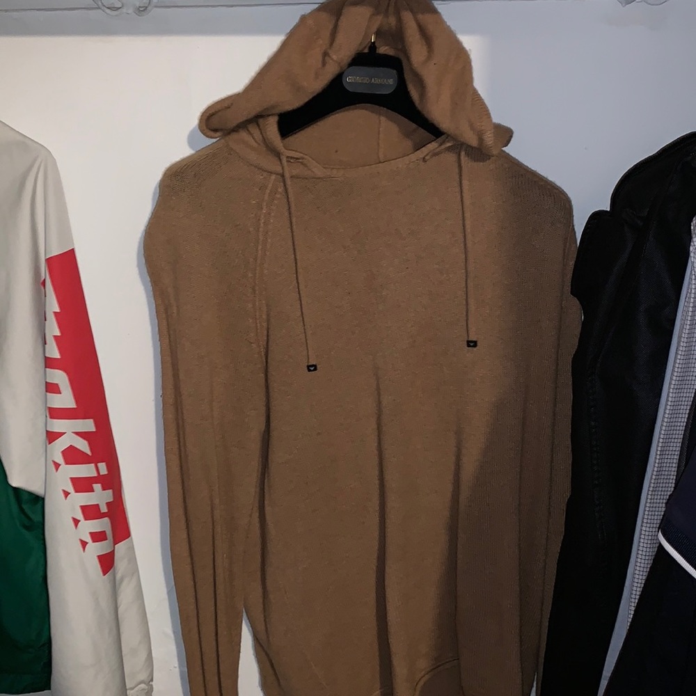 Emporio Armani 100% cashmere pull over small snag